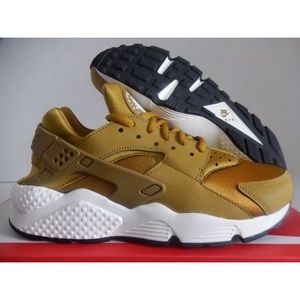 Nike Bronze Gold Huarache Size 8.5